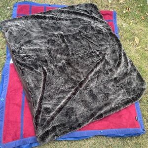 Tahari Home Dark Gray Faux fur reversible brown throw blanket Luxury Soft Plush